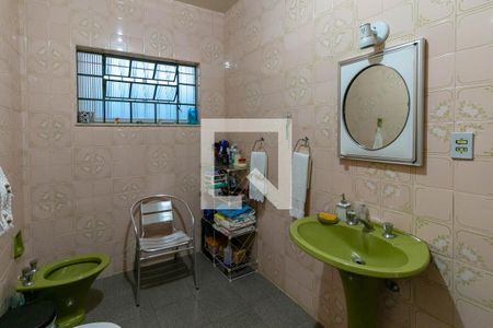 Casa à venda com 275m², 3 quartos e 4 vagasBanheiro 2