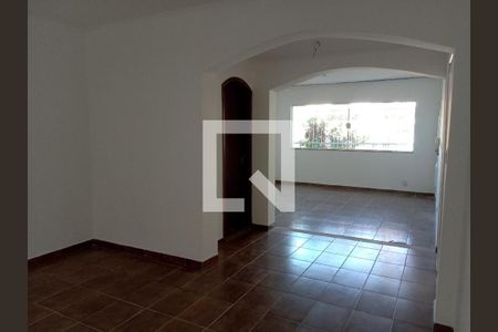Casa à venda com 234m², 4 quartos e 3 vagasFoto 01