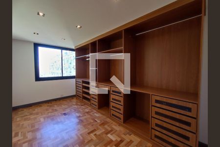 Apartamento à venda com 280m², 3 quartos e 2 vagasSuíte - closet