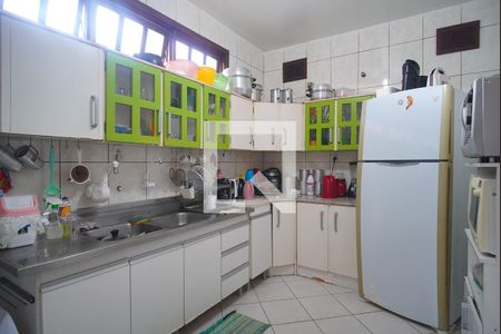 Casa à venda com 450m², 4 quartos e 3 vagas Casa à venda com 450m², 4 quartos e 3 vagasCozinha