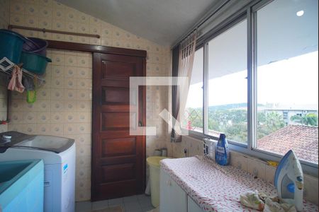 Casa à venda com 450m², 4 quartos e 3 vagas Casa à venda com 450m², 4 quartos e 3 vagasÁrea de Serviço