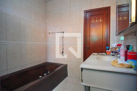 Casa à venda com 450m², 4 quartos e 3 vagas Casa à venda com 450m², 4 quartos e 3 vagasBanheiro da Suíte 2