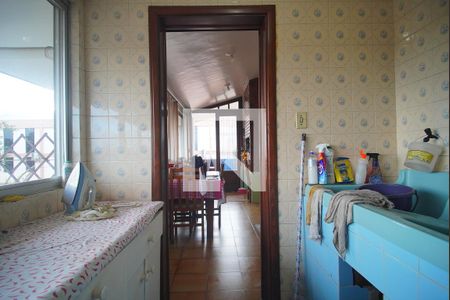 Casa à venda com 450m², 4 quartos e 3 vagas Casa à venda com 450m², 4 quartos e 3 vagasÁrea de Serviço