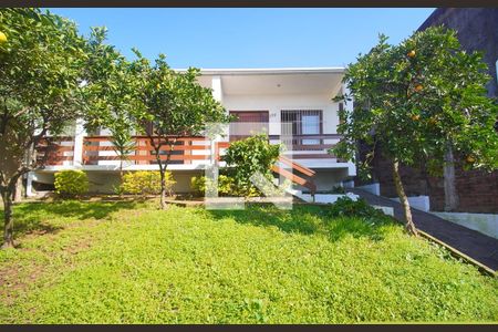 Casa à venda com 416m², 4 quartos e 2 vagas Casa à venda com 416m², 4 quartos e 2 vagasFachada