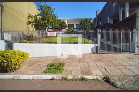 Casa à venda com 416m², 4 quartos e 2 vagas Casa à venda com 416m², 4 quartos e 2 vagasFachada