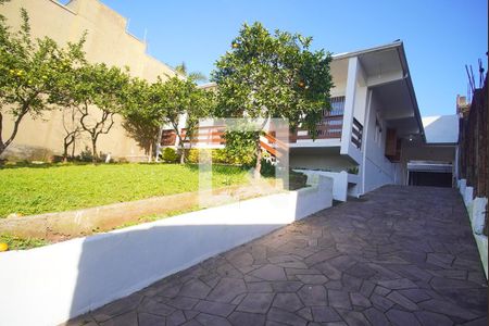 Casa à venda com 416m², 4 quartos e 2 vagas Casa à venda com 416m², 4 quartos e 2 vagasÁrea externa