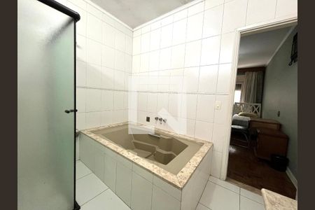 Casa à venda com 465m², 5 quartos e 6 vagasBanheiro da Suíte