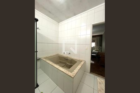 Casa à venda com 465m², 5 quartos e 6 vagasBanheiro da Suíte