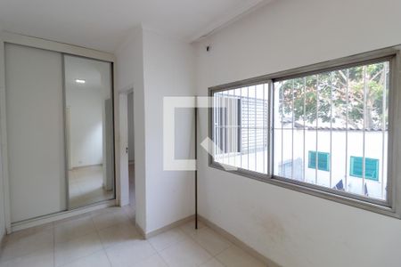 Quarto 1 de casa para alugar com 3 quartos, 200m² em Parque Colonial, São Paulo