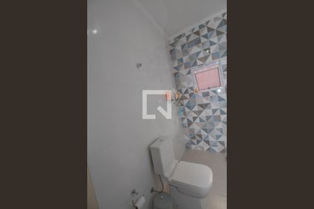 Casa à venda com 240m², 4 quartos e 2 vagas Casa à venda com 240m², 4 quartos e 2 vagasBanheiro Social