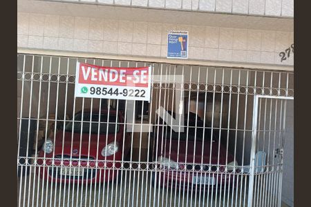 Casa à venda com 240m², 4 quartos e 2 vagas Casa à venda com 240m², 4 quartos e 2 vagasFachada