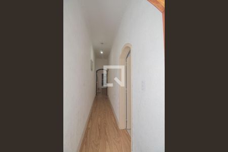 Casa à venda com 240m², 4 quartos e 2 vagas Casa à venda com 240m², 4 quartos e 2 vagasCorredor