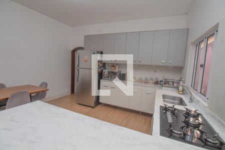 Casa à venda com 240m², 4 quartos e 2 vagas Casa à venda com 240m², 4 quartos e 2 vagasCozinha