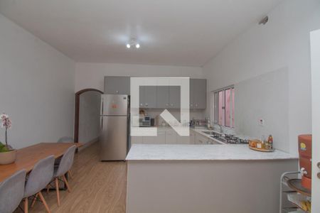 Casa à venda com 240m², 4 quartos e 2 vagas Casa à venda com 240m², 4 quartos e 2 vagasCozinha