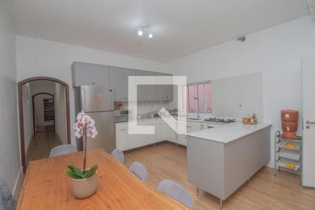 Casa à venda com 240m², 4 quartos e 2 vagas Casa à venda com 240m², 4 quartos e 2 vagasCozinha