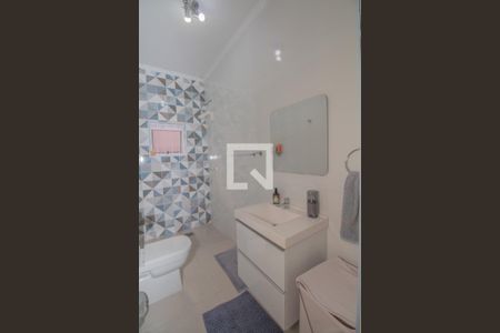 Casa à venda com 240m², 4 quartos e 2 vagas Casa à venda com 240m², 4 quartos e 2 vagasBanheiro Social