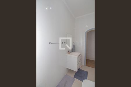 Casa à venda com 240m², 4 quartos e 2 vagas Casa à venda com 240m², 4 quartos e 2 vagasBanheiro Social