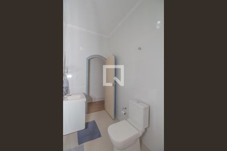 Casa à venda com 240m², 4 quartos e 2 vagas Casa à venda com 240m², 4 quartos e 2 vagasBanheiro Social