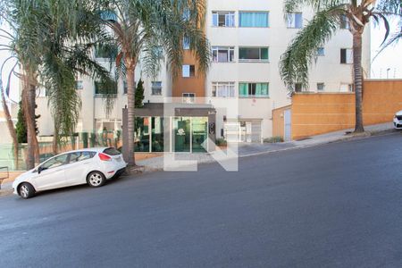 Apartamento para alugar com 55m², 2 quartos e 1 vaga Apartamento para alugar com 55m², 2 quartos e 1 vagaFachada