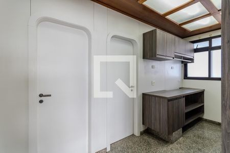 Apartamento à venda com 541m², 4 quartos e 6 vagas Apartamento à venda com 541m², 4 quartos e 6 vagasÁrea de Serviço