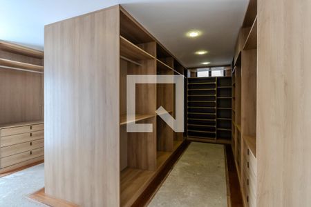 Apartamento à venda com 541m², 4 quartos e 6 vagas Apartamento à venda com 541m², 4 quartos e 6 vagasCloset