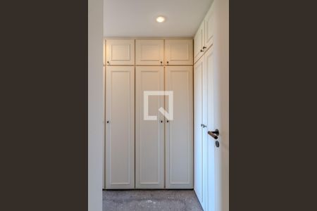 Apartamento à venda com 541m², 4 quartos e 6 vagas Apartamento à venda com 541m², 4 quartos e 6 vagasCloset Quarto