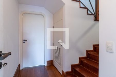 Apartamento à venda com 541m², 4 quartos e 6 vagas Apartamento à venda com 541m², 4 quartos e 6 vagasEscada