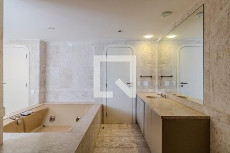 Apartamento à venda com 541m², 4 quartos e 6 vagas Apartamento à venda com 541m², 4 quartos e 6 vagasBanheiro