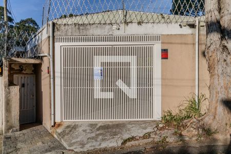 Casa para alugar com 250m², 3 quartos e 4 vagas Casa para alugar com 250m², 3 quartos e 4 vagasFachada