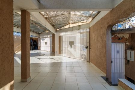 Casa para alugar com 250m², 3 quartos e 4 vagas Casa para alugar com 250m², 3 quartos e 4 vagasVista