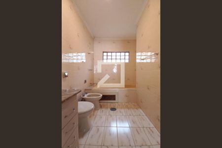 Casa à venda com 169m², 2 quartos e 3 vagasBanheiro da Suíte