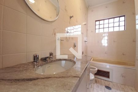 Casa à venda com 169m², 2 quartos e 3 vagasBanheiro da Suíte