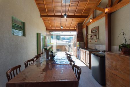 Casa à venda com 158m², 4 quartos e 2 vagas Casa à venda com 158m², 4 quartos e 2 vagasEspaço Gourmet