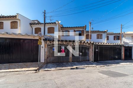 Casa à venda com 205m², 3 quartos e 2 vagasFachada