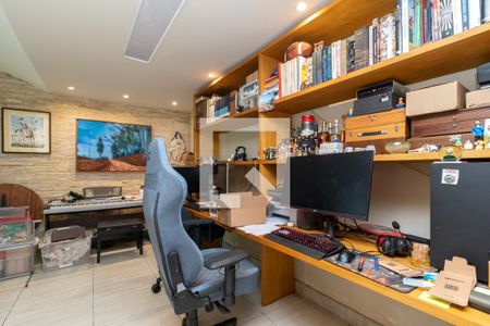 Casa à venda com 205m², 3 quartos e 2 vagasEscritório