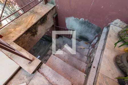 Casa à venda com 205m², 3 quartos e 2 vagasChurrasqueira - Escada