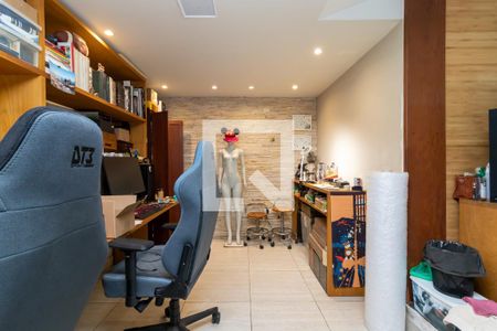 Casa à venda com 205m², 3 quartos e 2 vagasEscritório