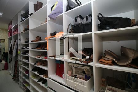 Casa à venda com 700m², 4 quartos e 8 vagasCloset da Suíte 3