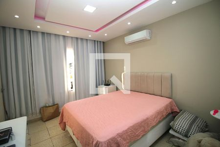 Casa à venda com 700m², 4 quartos e 8 vagasQuarto 4 - Suíte