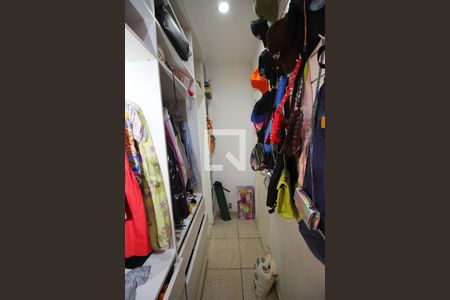 Casa à venda com 700m², 4 quartos e 8 vagasCloset da Suíte 2