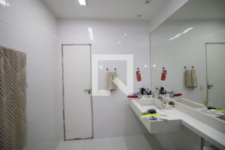 Casa à venda com 700m², 4 quartos e 8 vagasBanheiro Social