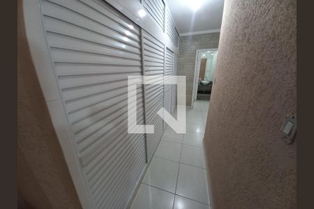 Corredor de apartamento para alugar com 2 quartos, 84m² em Itararé, São Vicente
