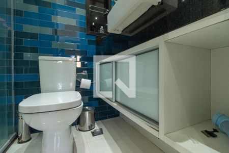 Casa de condomínio à venda com 464m², 4 quartos e 4 vagas Casa de condomínio à venda com 464m², 4 quartos e 4 vagasBanheiro da Suíte 2