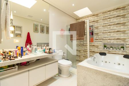 Casa de condomínio à venda com 464m², 4 quartos e 4 vagas Casa de condomínio à venda com 464m², 4 quartos e 4 vagasBanheiro da Suíte 1