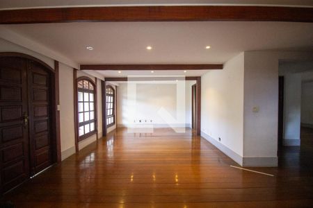 Casa à venda com 344m², 4 quartos e 4 vagasSala