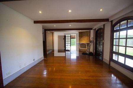 Casa à venda com 344m², 4 quartos e 4 vagasSala