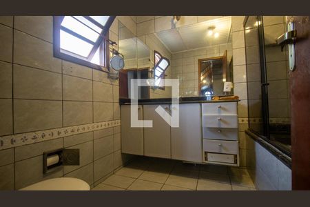 Casa à venda com 344m², 4 quartos e 4 vagasBanheiro da Suíte 1