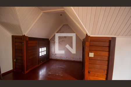 Casa à venda com 344m², 4 quartos e 4 vagasSuíte 2