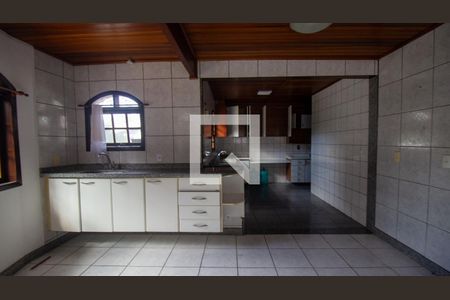 Casa à venda com 344m², 4 quartos e 4 vagasCozinha