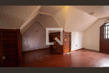 Casa à venda com 344m², 4 quartos e 4 vagasSuíte 2